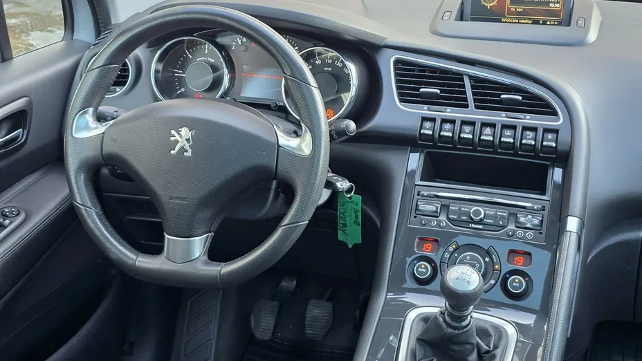 PEUGEOT 3008 -