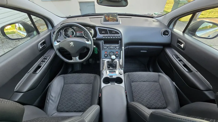 PEUGEOT 3008 -