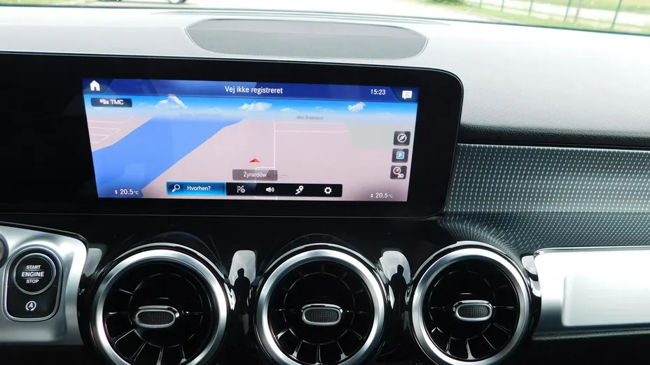 MERCEDES-BENZ GLB -