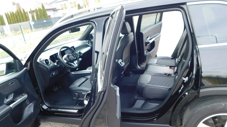MERCEDES-BENZ GLB -