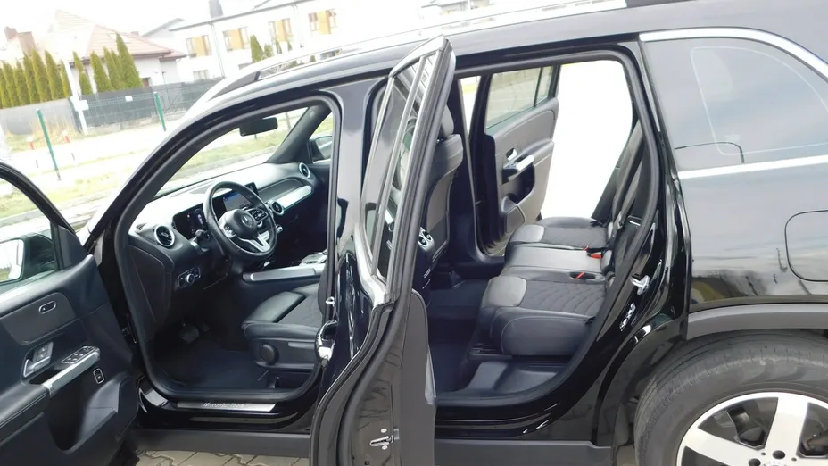 MERCEDES-BENZ GLB -