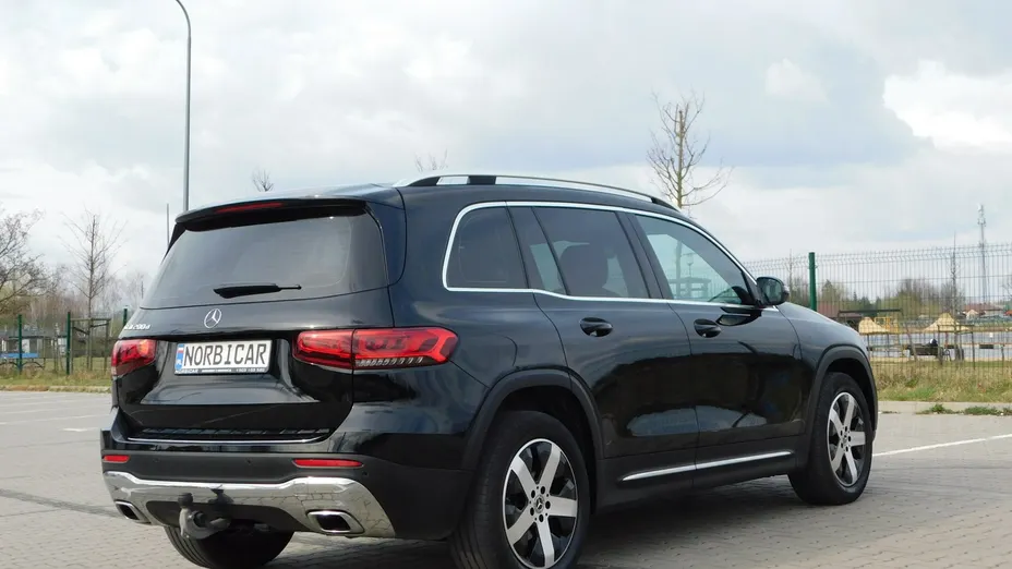 MERCEDES-BENZ GLB -