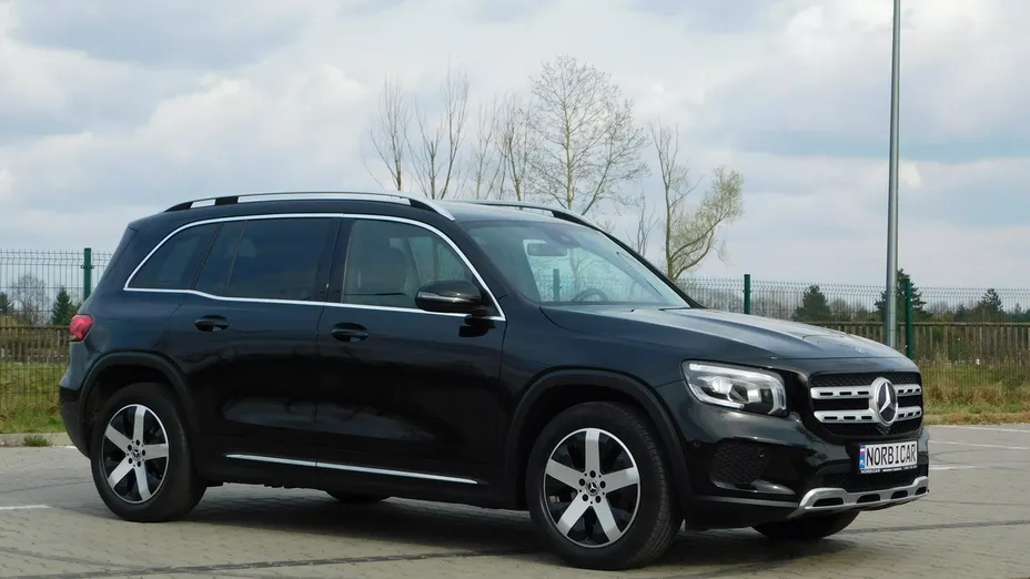 MERCEDES-BENZ GLB -