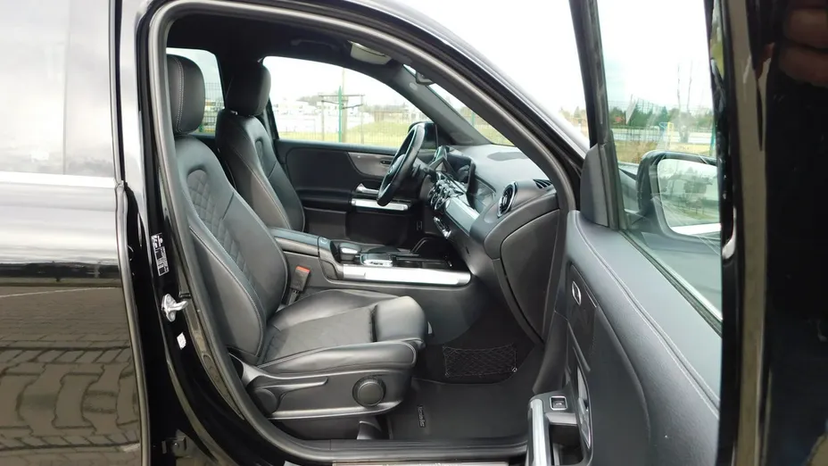 MERCEDES-BENZ GLB -