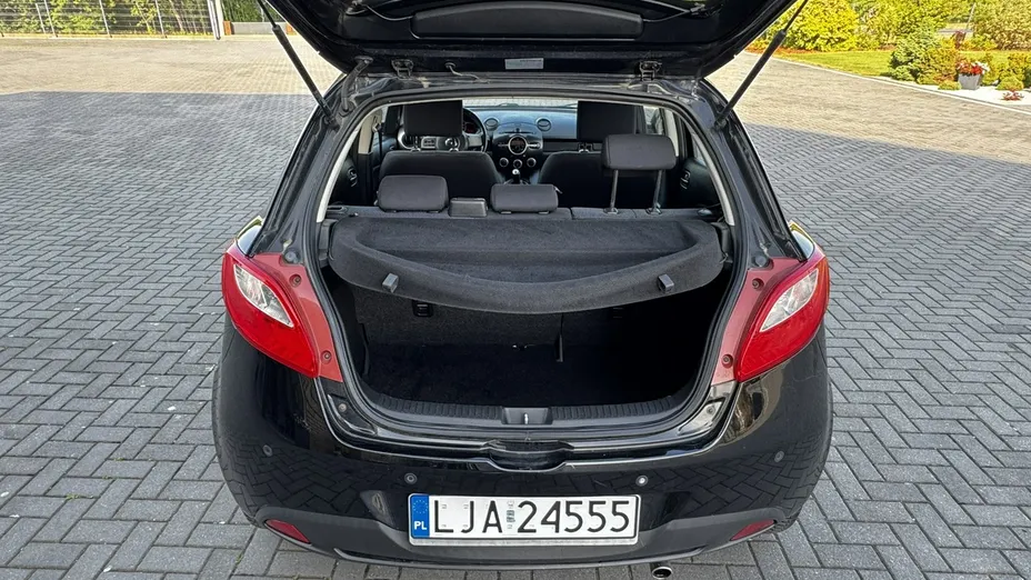 MAZDA 2 -