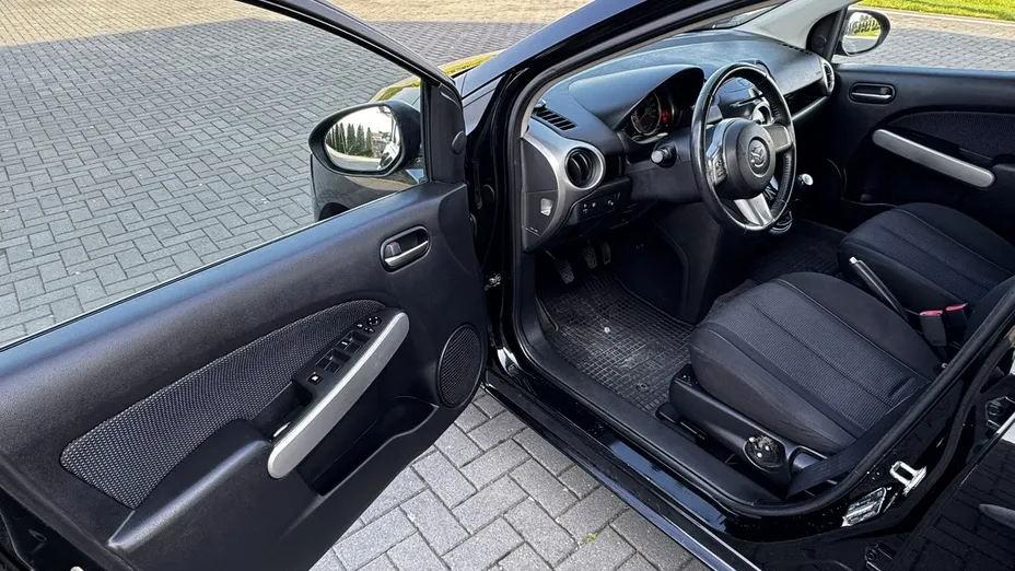 MAZDA 2 -