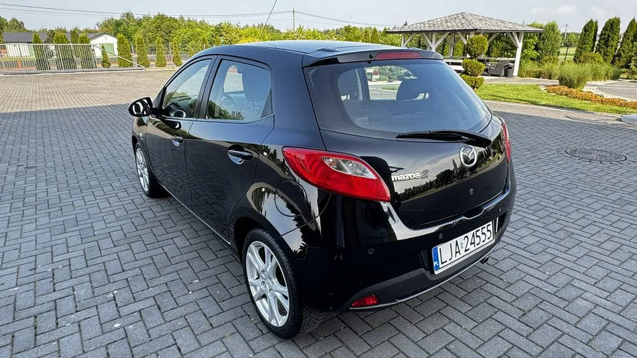 MAZDA 2 -