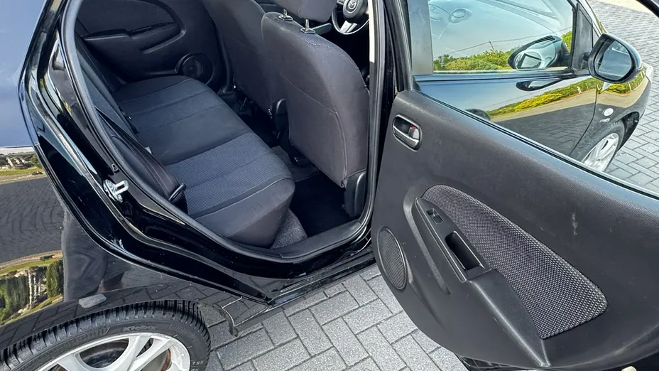 MAZDA 2 -