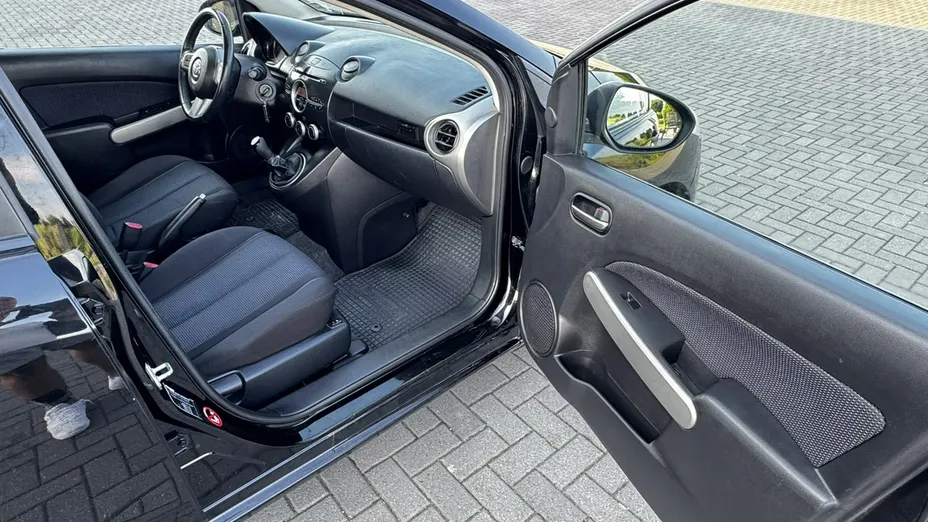 MAZDA 2 -