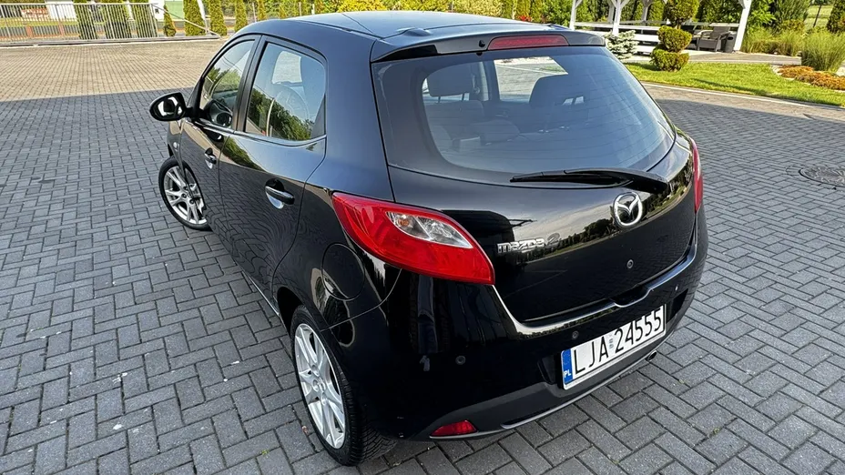 MAZDA 2 -
