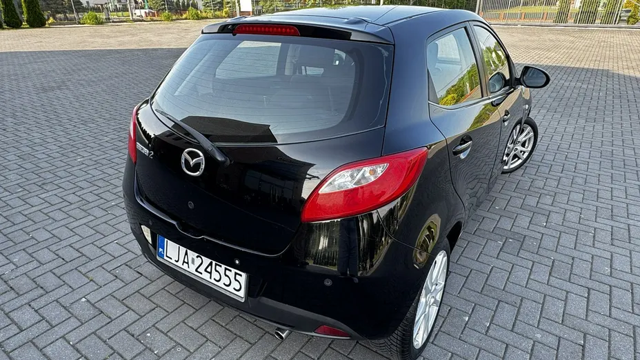 MAZDA 2 -