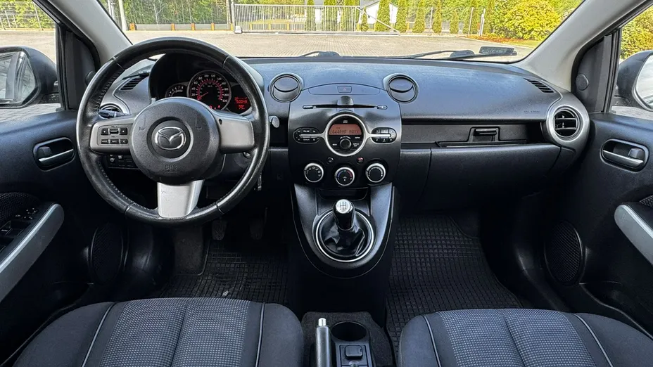 MAZDA 2 -