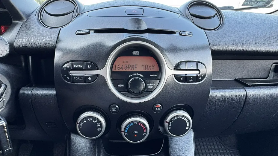 MAZDA 2 -
