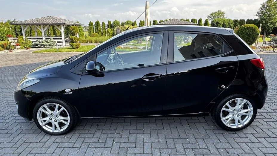 MAZDA 2 -