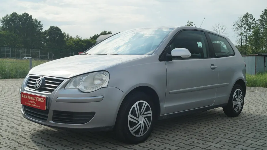 VOLKSWAGEN Polo -