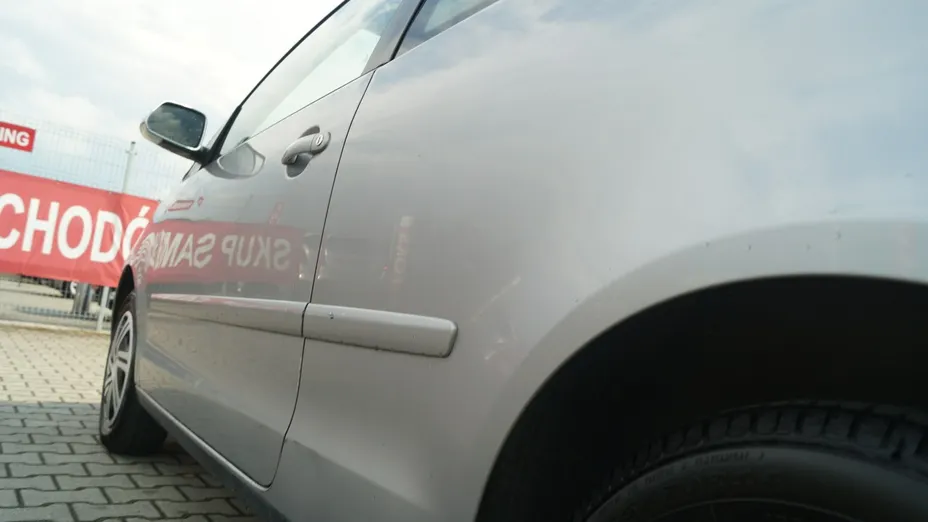 VOLKSWAGEN Polo -
