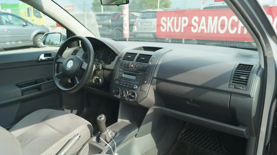 VOLKSWAGEN Polo -