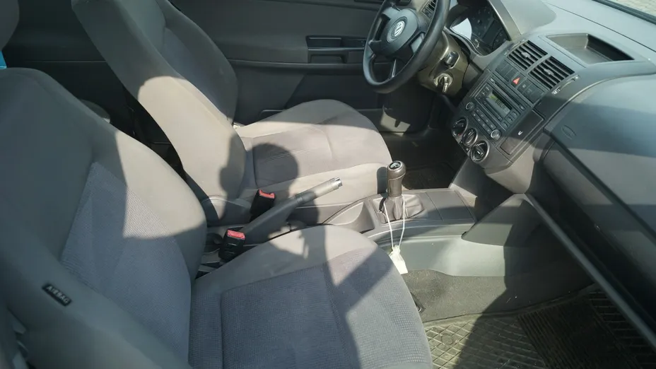 VOLKSWAGEN Polo -