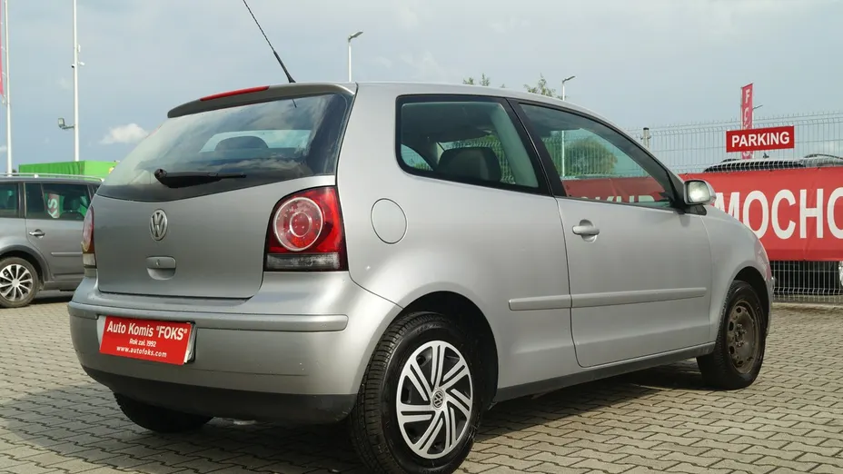 VOLKSWAGEN Polo -
