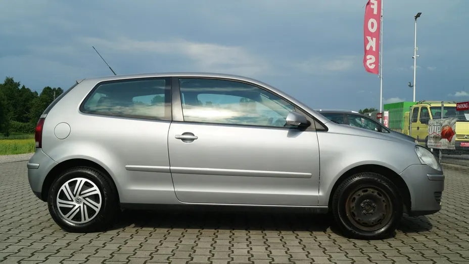 VOLKSWAGEN Polo -