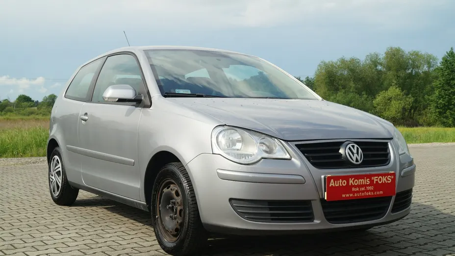 VOLKSWAGEN Polo -