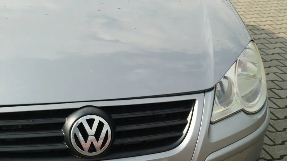VOLKSWAGEN Polo -