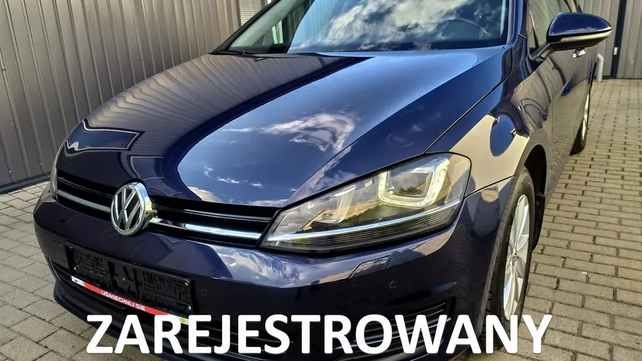 VOLKSWAGEN Golf -