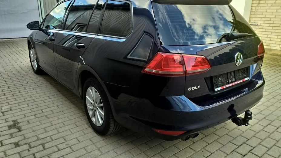 VOLKSWAGEN Golf -