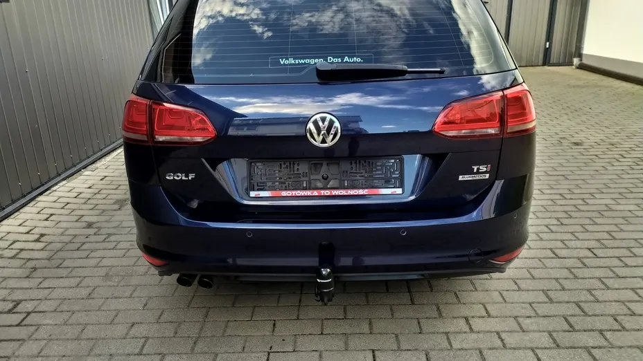 VOLKSWAGEN Golf -