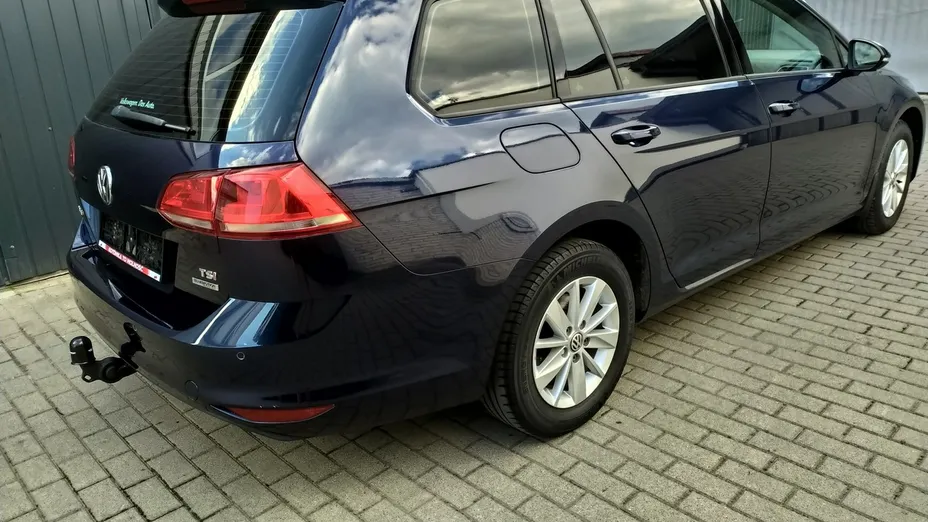 VOLKSWAGEN Golf -