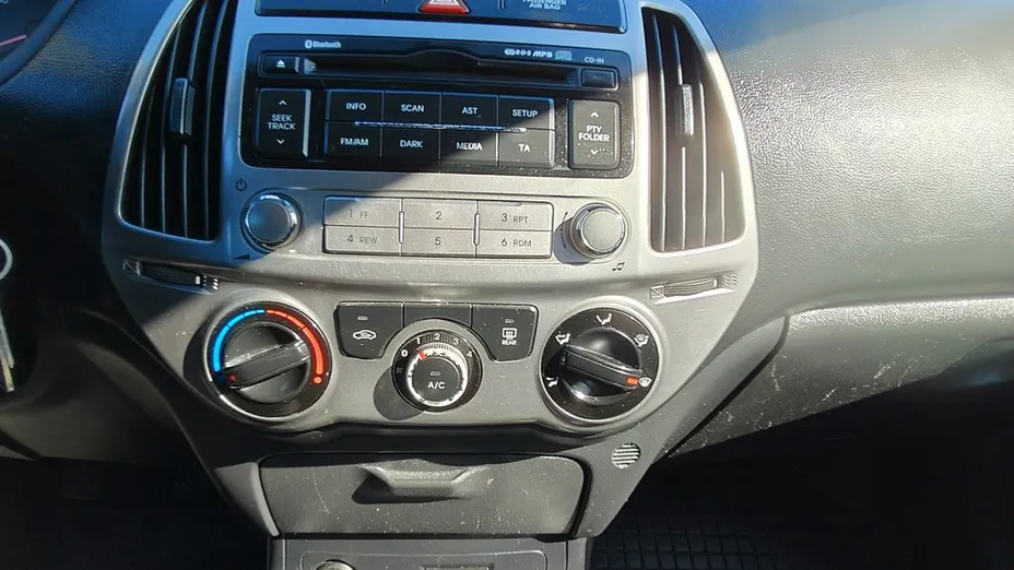 HYUNDAI i20 -