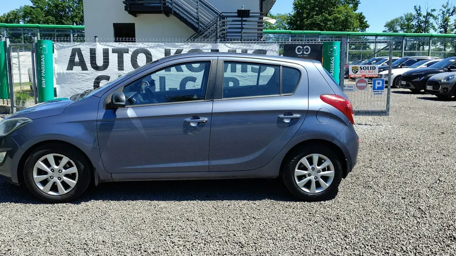 HYUNDAI i20 -