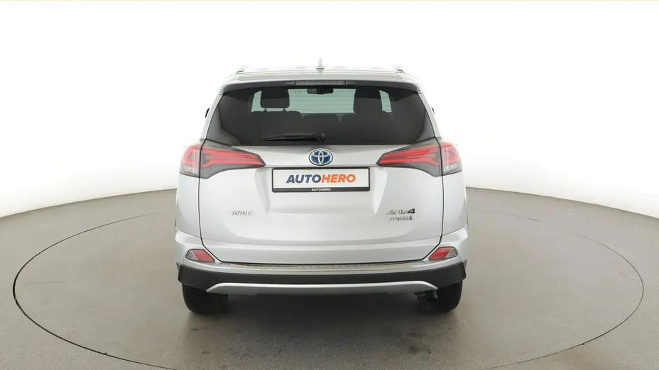 TOYOTA RAV4 -