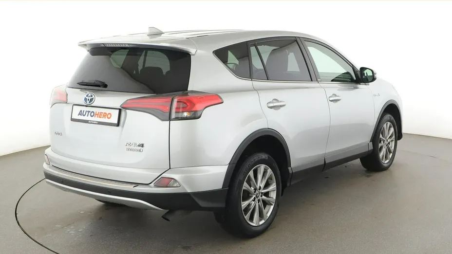 TOYOTA RAV4 -