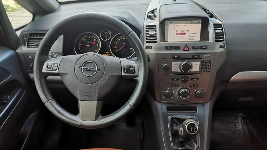 OPEL Zafira -