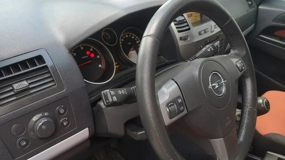 OPEL Zafira -