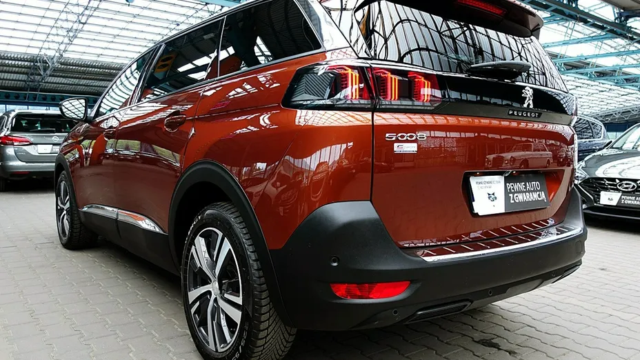 PEUGEOT 5008 -