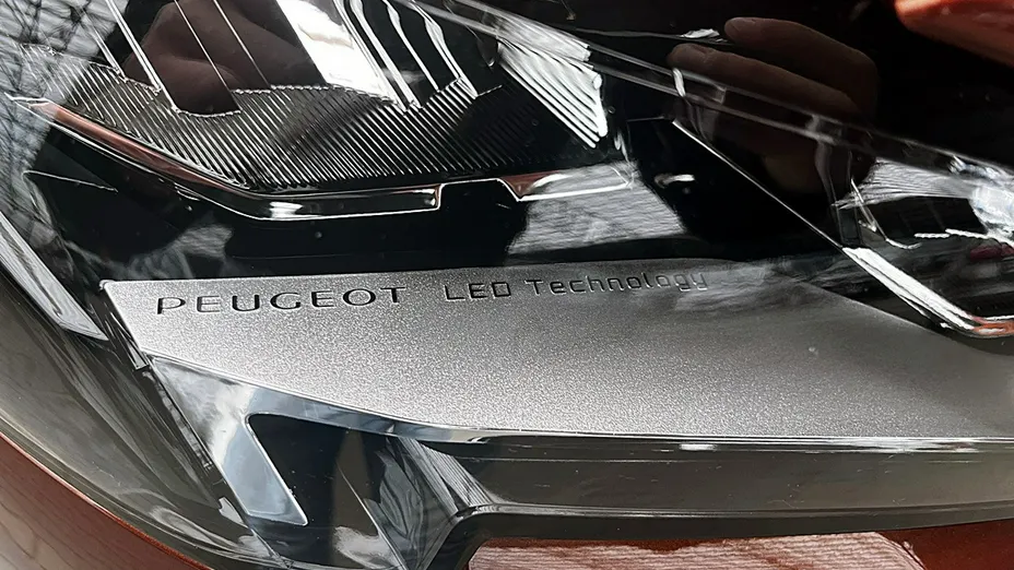 PEUGEOT 5008 -