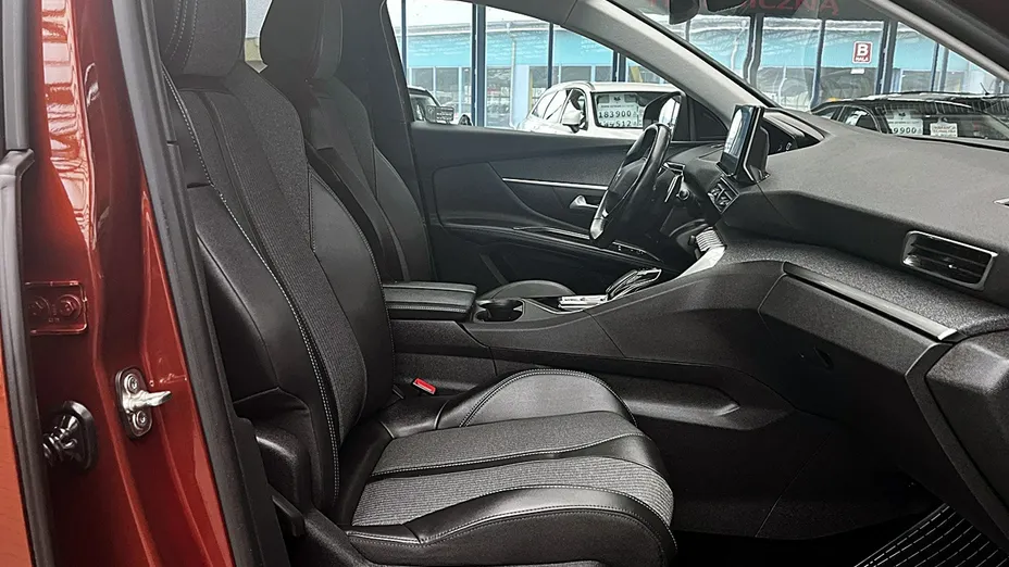 PEUGEOT 5008 -