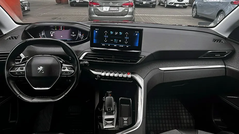 PEUGEOT 5008 -