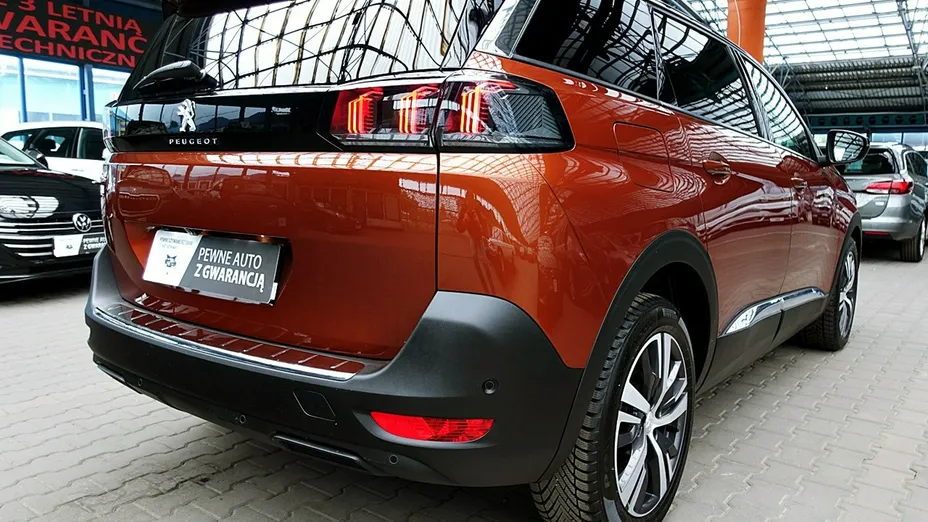 PEUGEOT 5008 -
