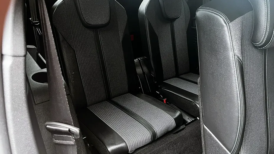 PEUGEOT 5008 -