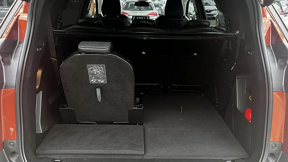 PEUGEOT 5008 -