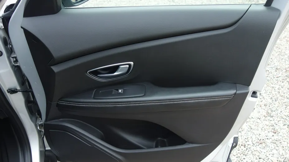 RENAULT Scenic -