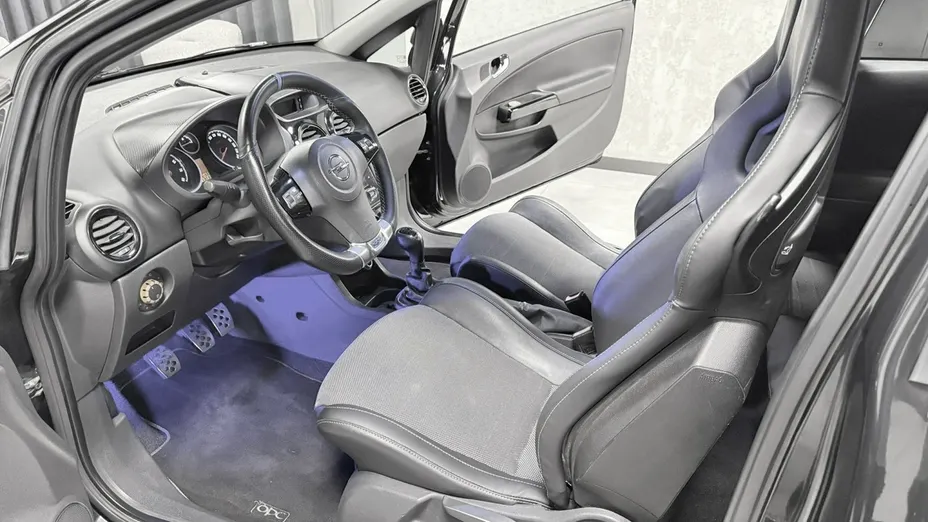 OPEL Corsa -