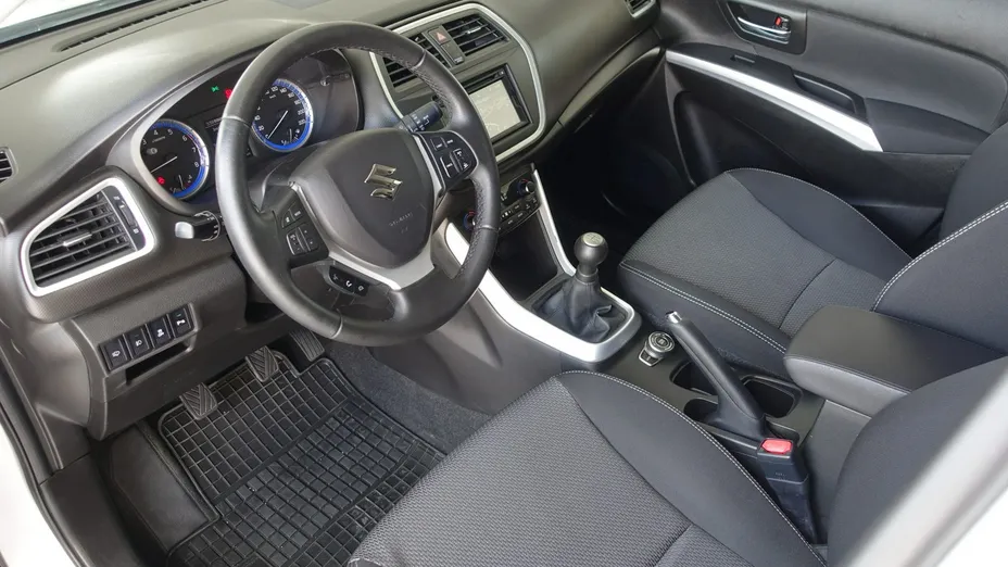 SUZUKI S-Cross -
