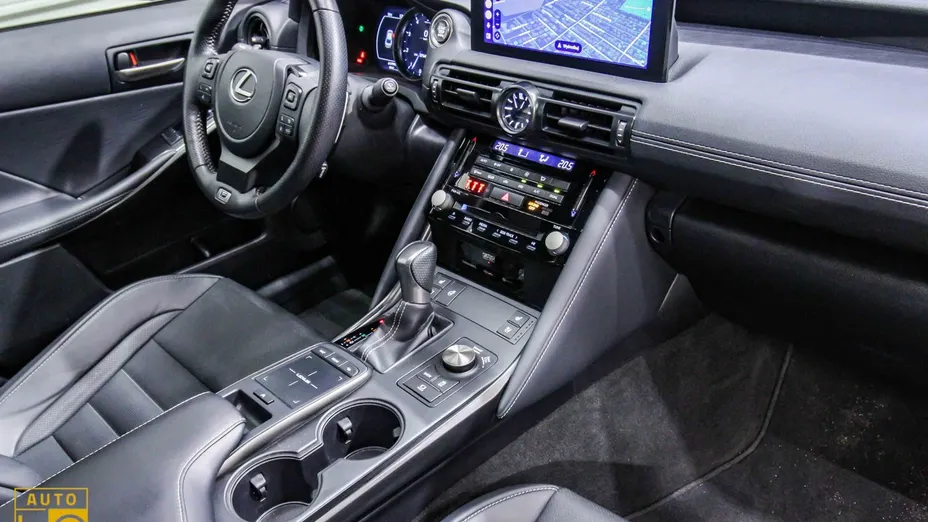 LEXUS IS -