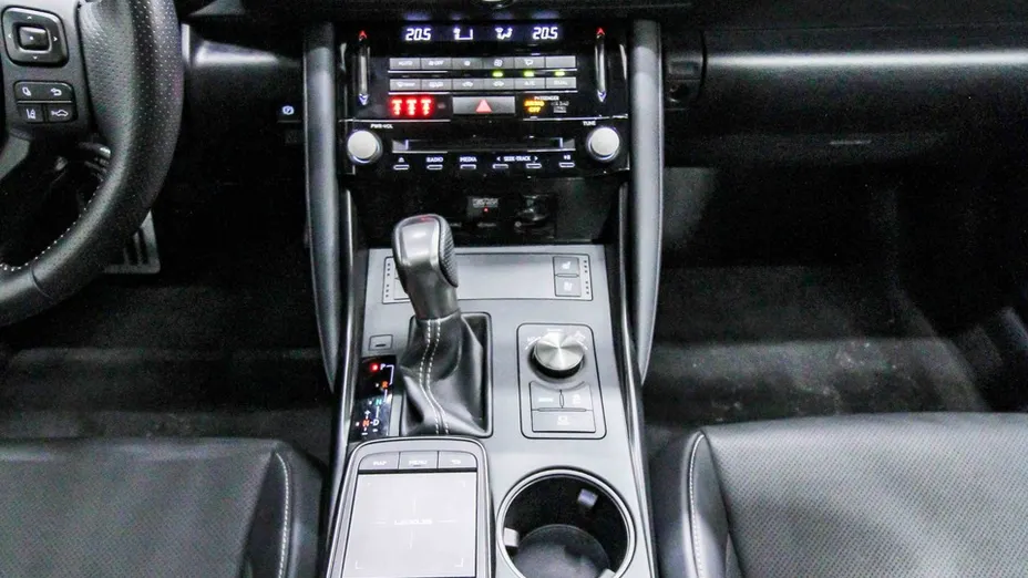 LEXUS IS -