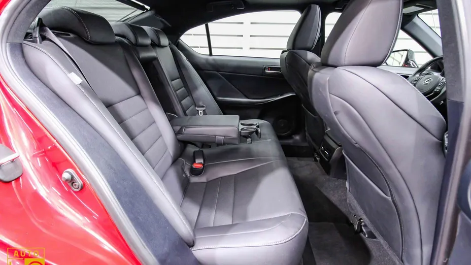 LEXUS IS -