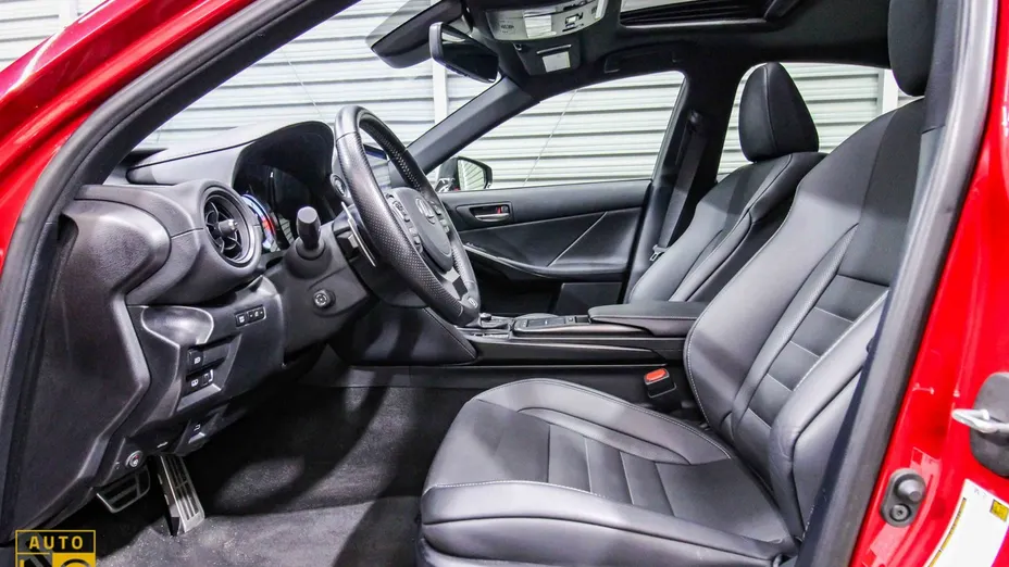 LEXUS IS -